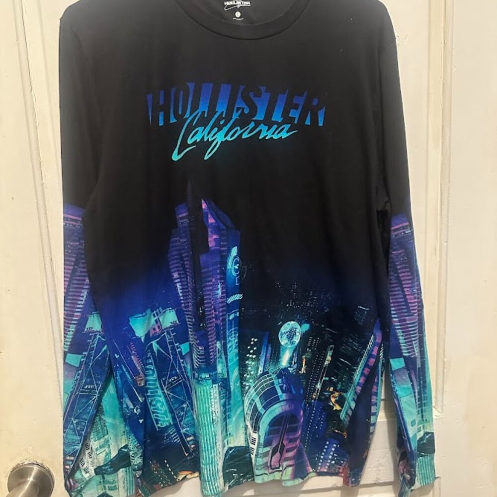 Laid-Back Cool: Men’s Hollister Shirt